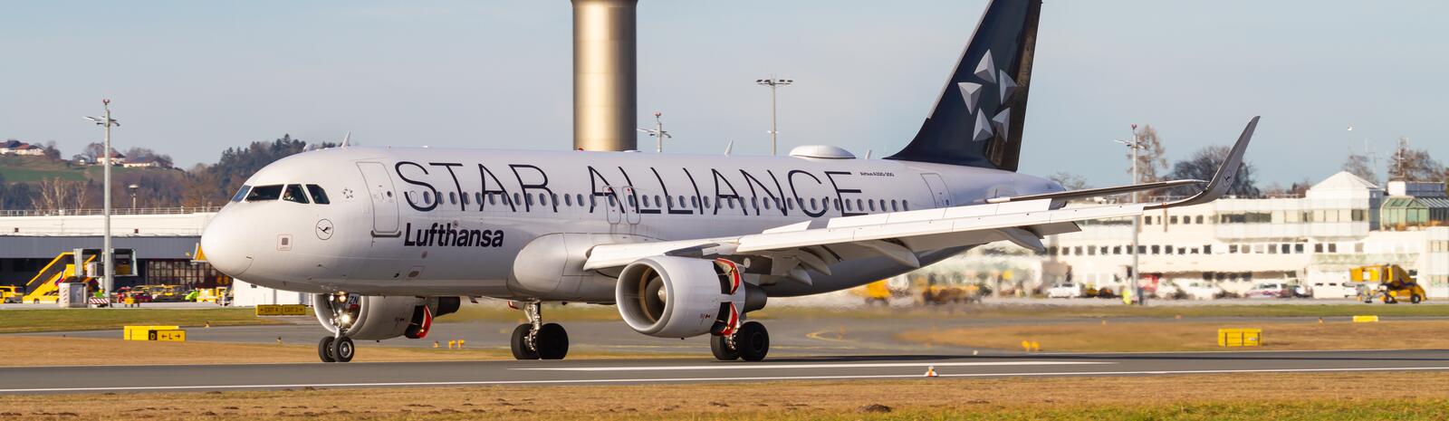 airplane at airport in salzburg | © Salzburger Flughafen GmbH