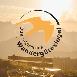 Saalbach Hinterglemm ist mit dem Wandergütesiegel von Österreichs Wanderdörfer ausgezeichnet. Dieses Zertifikat erfordert die Erfüllung strenger Qualitätsmerkmale im Wander-Angebot eines Ortes und stellt sicher, dass Sie eine lässige Zeit in den Bergen haben.  | © Daniel Roos/TAO