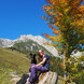 Unsere Bergfee Birgit und Hündin Lilli | © Birgit Battocleti hiking with Birgit in Saalbach | © Birgit Battocleti