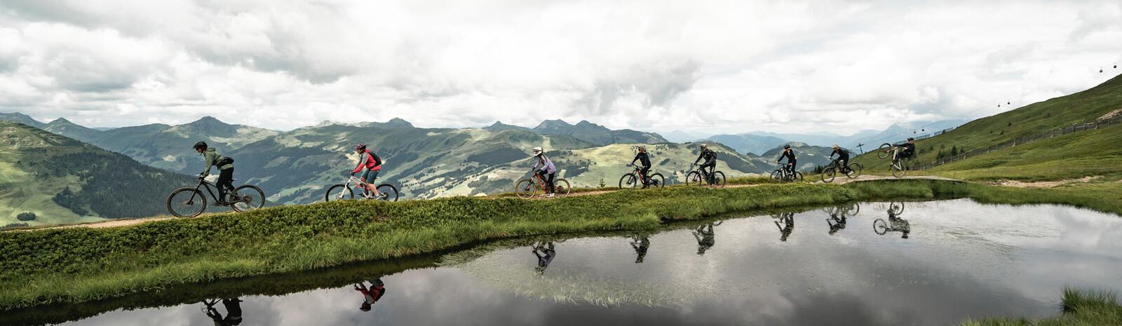 Excursion of a biker group at the GlemmRide Bike Festival Saalbach  | © Klaus Listl