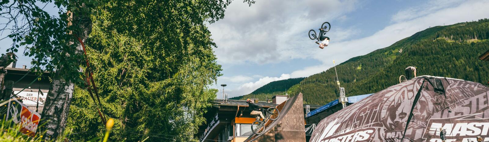 Masters of Dirt Big Air Show beim GlemmRide Bike Festival Saalbach | © Syo van Vliet