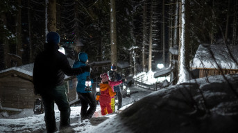 Laternenwanderung durch den Märchenwald | © Luka Senica