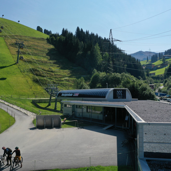 © R View Productions © R View Productions