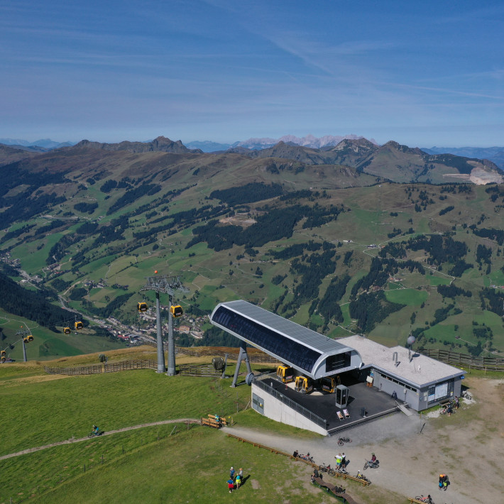 © R View Productions © R View Productions