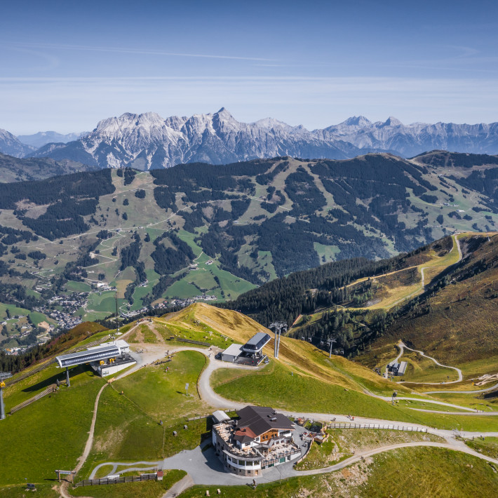 © R View Productions © R View Productions