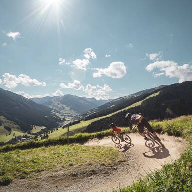 Mountainbiker auf der Monti-Line in Saalbach Hinterglemm | © Mia Maria Knoll