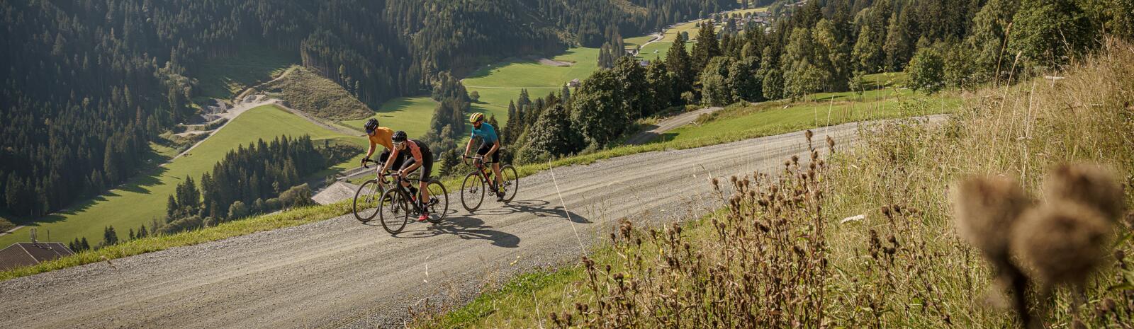 Gruppe Gravel Biker in Saalbach | © Björn Hänssler
