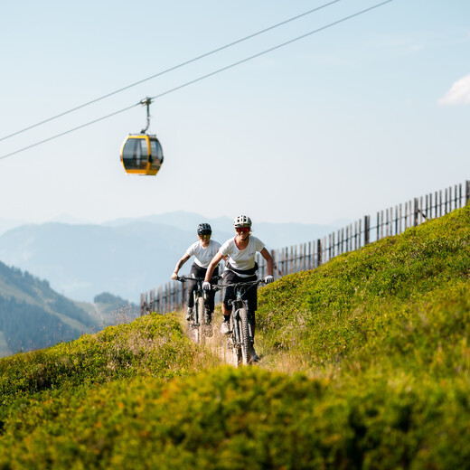 Mountainbiker auf den Trails der Bikeregion Saalbach Hinterglemm | © Moritz Ablinger