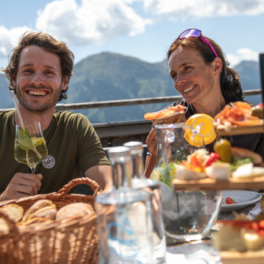 Einkehr auf einer Hütte in Saalbach | © Hansi Heckmair Stop at a hut in Saalbach | © Hansi Heckmair