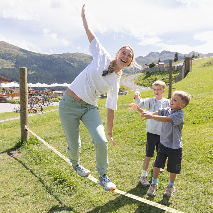 Slackline Parcour | © Karin Pasterer