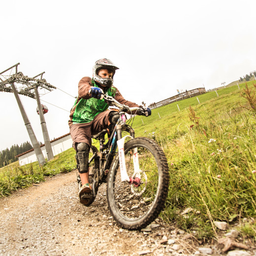 Junge beim Mountainbiken in Saalbach | © Salzburgerland