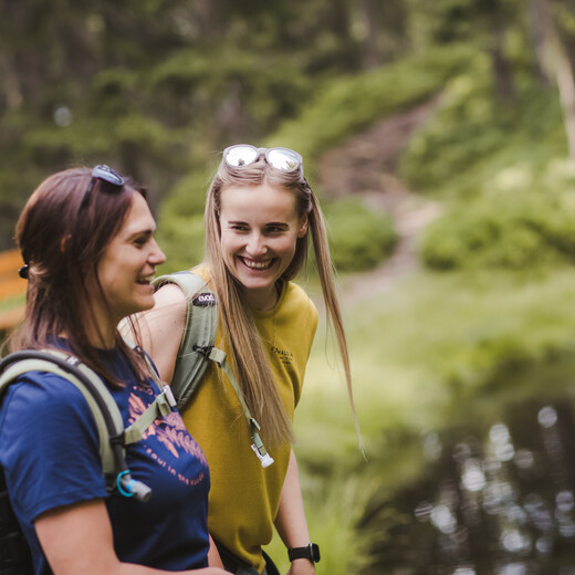 Frauen beim Wandern in Saalbach Hinterglemm | © Mia Maria Knoll