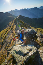 Sportliche Gipfelwanderung in Saalbach Hinterglemm | © Daniel Roos Sportliche Gipfelwanderung in Saalbach Hinterglemm | © Daniel Roos