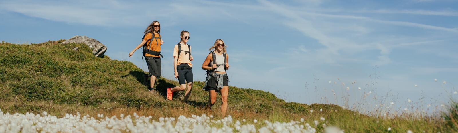 Women's group on the hiking trail in Saalbach | © Branislav Rohal