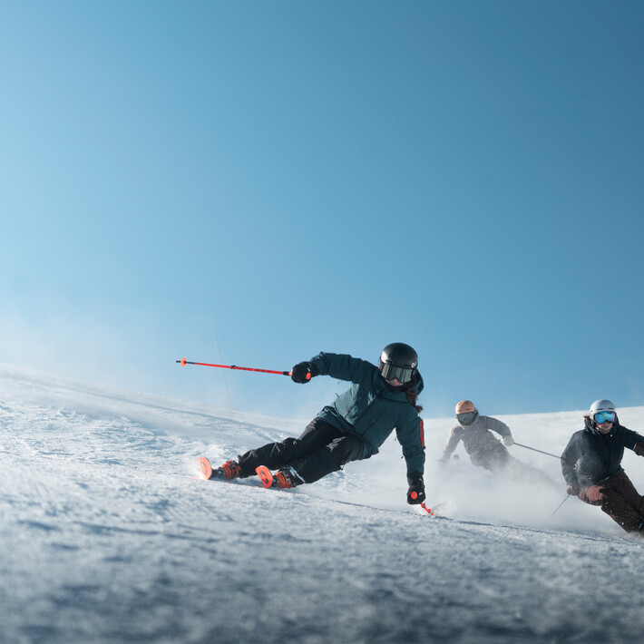 Skicircus Saalbach Hinterglemm Leogang Fieberbrunn | © Christoph Johann Skifahrer auf der Skiabfahrt in Saalbach | © Christoph Johann