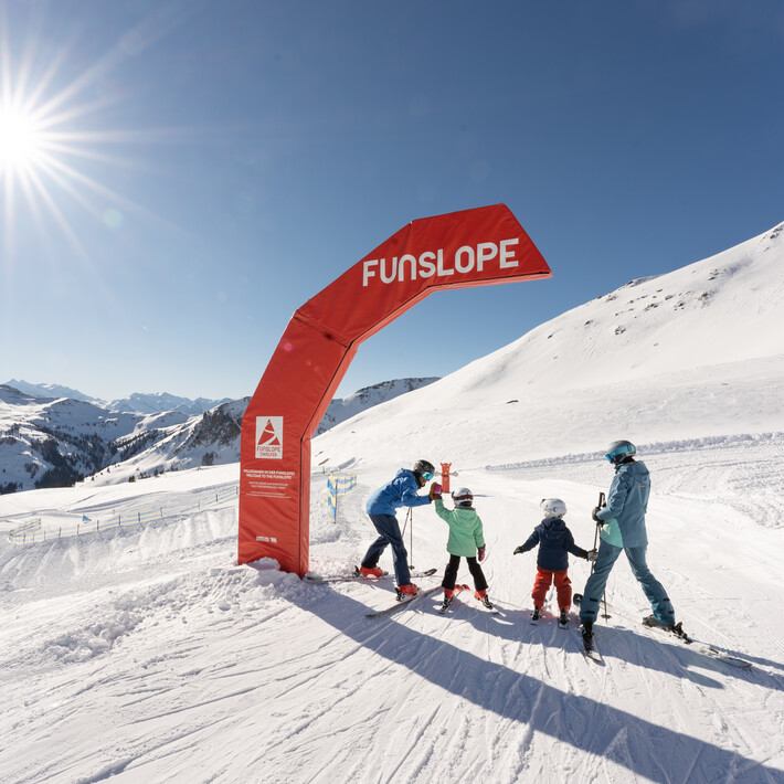 Familienurlaub im Skicircus Saalbach Hinterglemm Leogang Fieberbrunn | © Lukas Pilz Familienurlaub im Skicircus Saalbach Hinterglemm Leogang Fieberbrunn | © Lukas Pilz