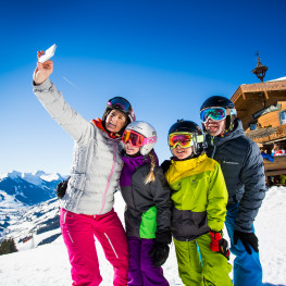 Familie auf der Piste Familie auf der Piste