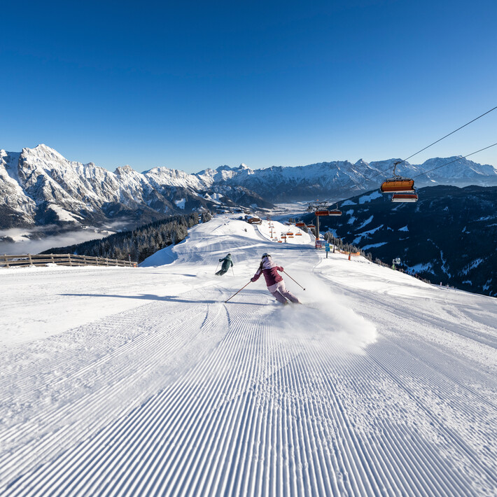 Skifahren vor imposanter Kulisse | © Stefan Voitl Skifahren vor imposanter Kulisse | © Stefan Voitl