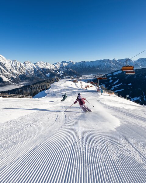 Skifahren vor imposanter Kulisse | © Stefan Voitl