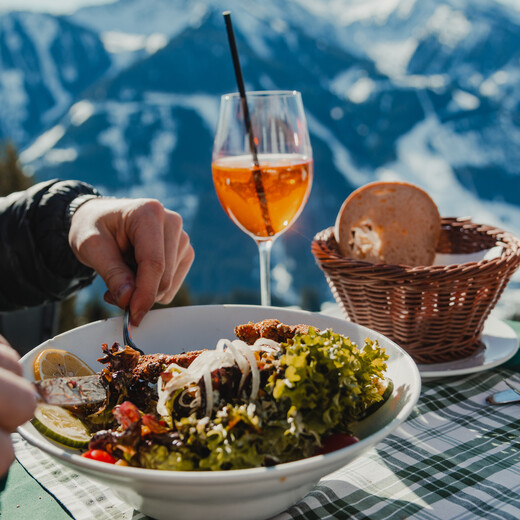 Sonnenskilauf in Saalbach Hinterglemm | © Markus Landauer