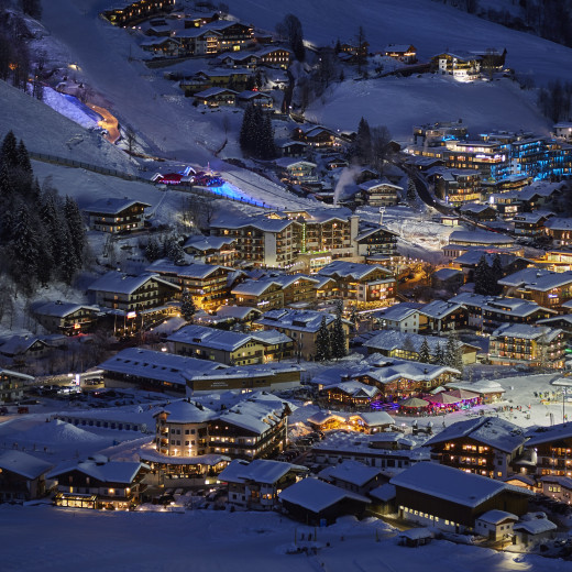 Ortschaft Saalbach bei Nacht | © Daniel Roos