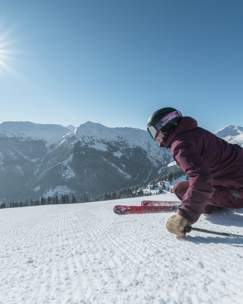 A man is skiing in Fieberbrunn  | © Bergbahnen Fieberbrunn 