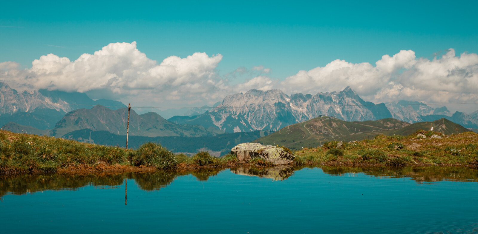 Reflexion in a quiet mountain lake | © Thorsten Günthert
