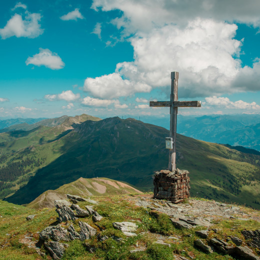 Sieben Gipfel, sieben Kreuze. | © Thorsten Günthert