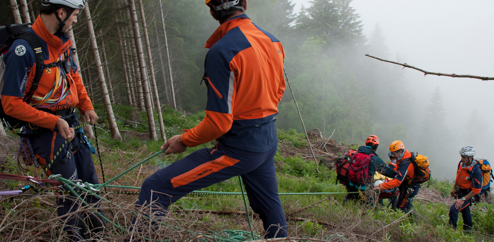 The rescue out of difficult terrain is being trained at the courses. | © c Bergrettung Salzburg