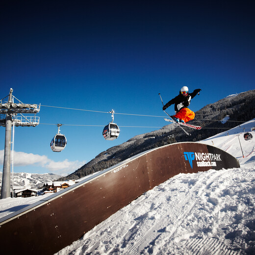 Auf Twintips in den Park | © Bergbahnen Saalbach Hinterglemm