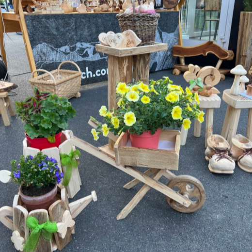 Self-made wooden art | © Michaela Mitterer