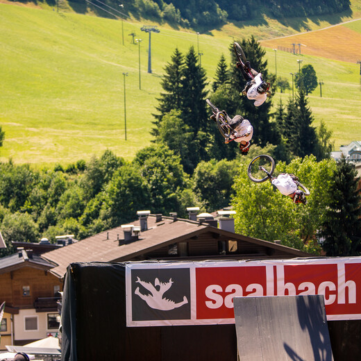 Nur einer von vielen Tricks, die Peter beherrscht | © F.S. Kugi-Lines Mag