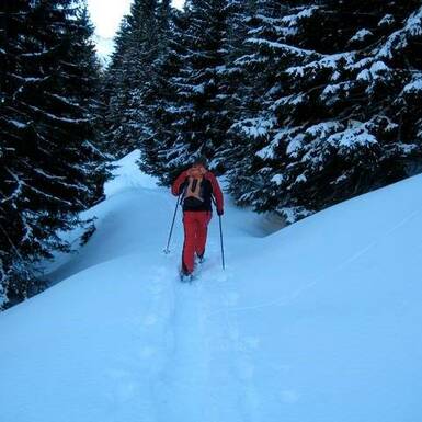 Discover winterwonderland at a snowshoe hike. | © Privat