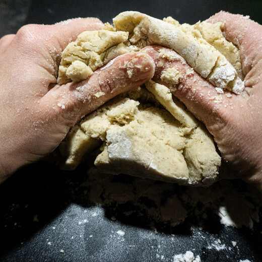Knead dough well | © saalbach.com Vanillekipferl | © saalbach.com