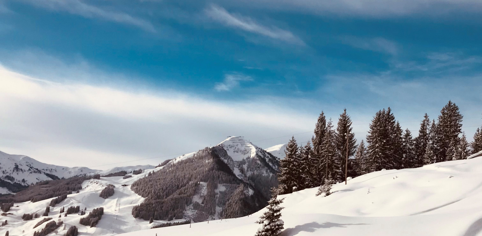 Cirrus Wolken kündigen einen Wetterumschwung an