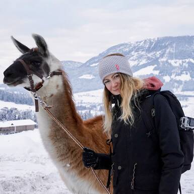 Sandra und das Lama | © loopingmagazin