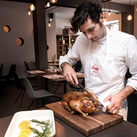 Cutting of the goose. | © c Edith Danzer