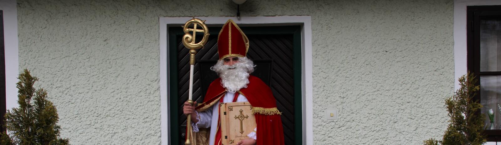 St. Nicholas moves from house to house