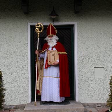 St. Nicholas moves from house to house