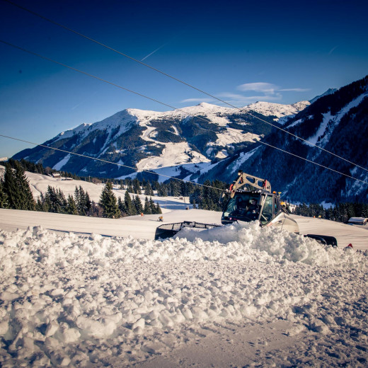 Kraftvoll bewegt der Prinoth Leitwolf den Schnee | © Edith Danzer