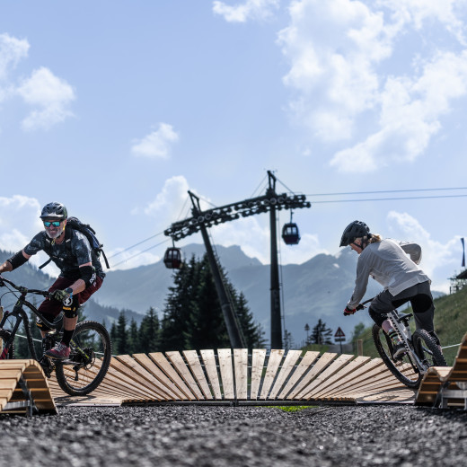 Der Pumptrack am Reiterkogel ist ideal zum Feilen an der Fahrtechnik | © saalbach.com, WODOproductions