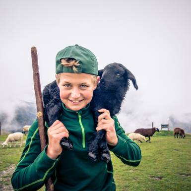 Young shepherd with lamb | © Edith Danzer