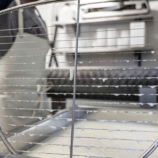 Fein geschnittener Käsebruch | © Linda Zechmeister