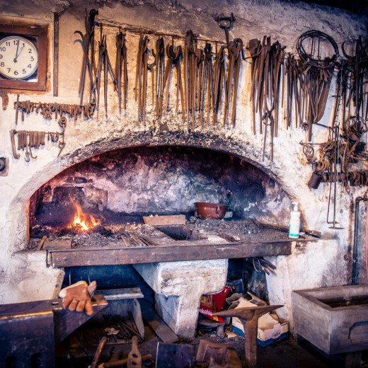The ancient fireplace in the blacksmith shop | © Edith Danzer The ancient fireplace in the blacksmith shop | © Edith Danzer
