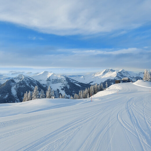 Empty & perfectly groomed slopes | © Michaela Mitterer