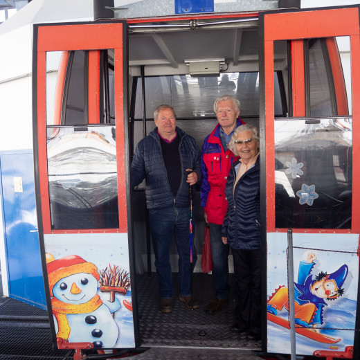 Ex-Betriebsleiter Rudi Möschl und Wilfried Höller mit seiner Frau Lisbeth.  | © Edith Danzer Ex-Betriebsleiter Rudi Möschl und Wilfried Höller mit seiner Frau Lisbeth.  | © Edith Danzer