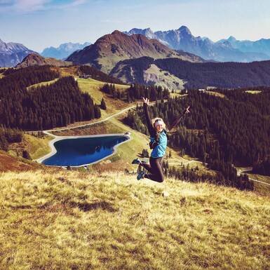 Colourful views to Wetterkreuz pond.  | © Edith Danzer