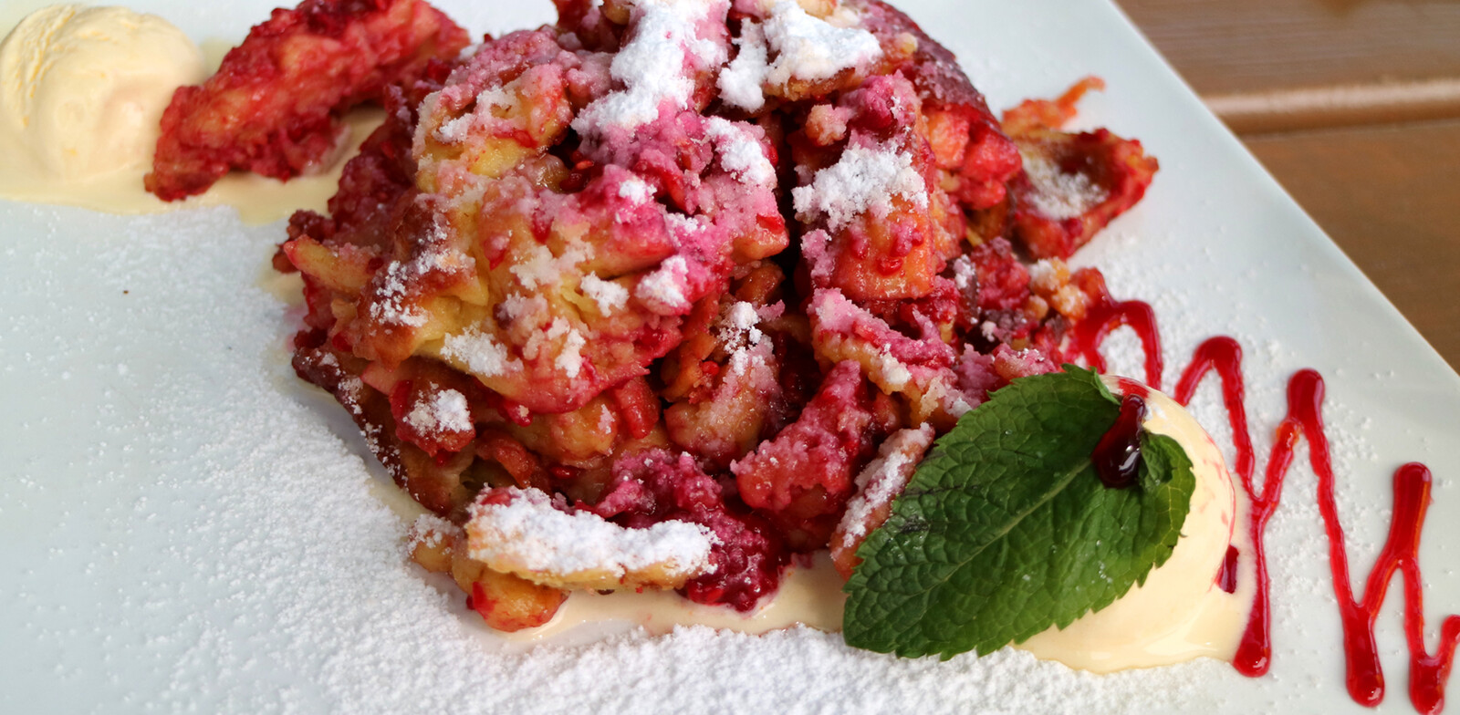 Simply delicious! Kaiserschmarren with raspberries.  | © Michelle Himbert