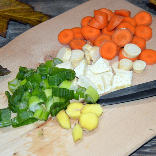 Root soup in parts  | © Susanne Mitterer