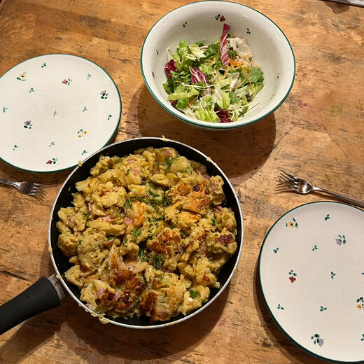 Pikant mit Wurst und Käse...